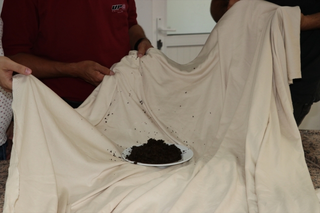 Üzerine dökülen çaydan esinlenen girişimci "çay kokulu kumaş" üretti